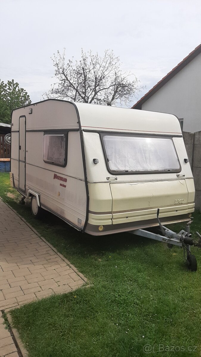 Koupim karavan na zahrádku na.pevne stani