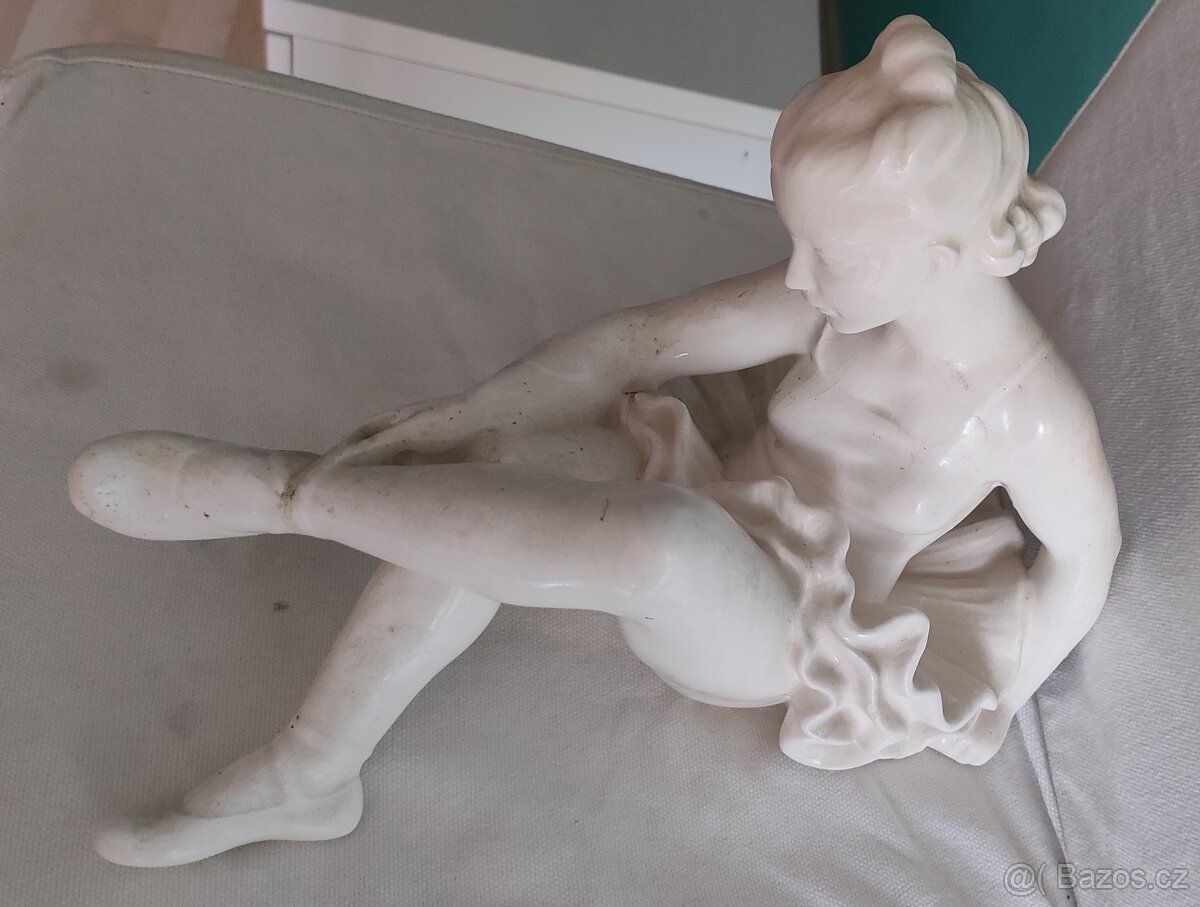Porcelánová soška baletky