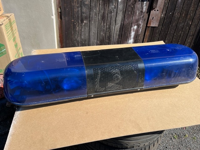 Dobové retro majáky na stará služební auta