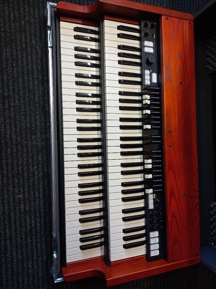 Prodám Crumar Mojo Classic vč hard case (kufru) Thon