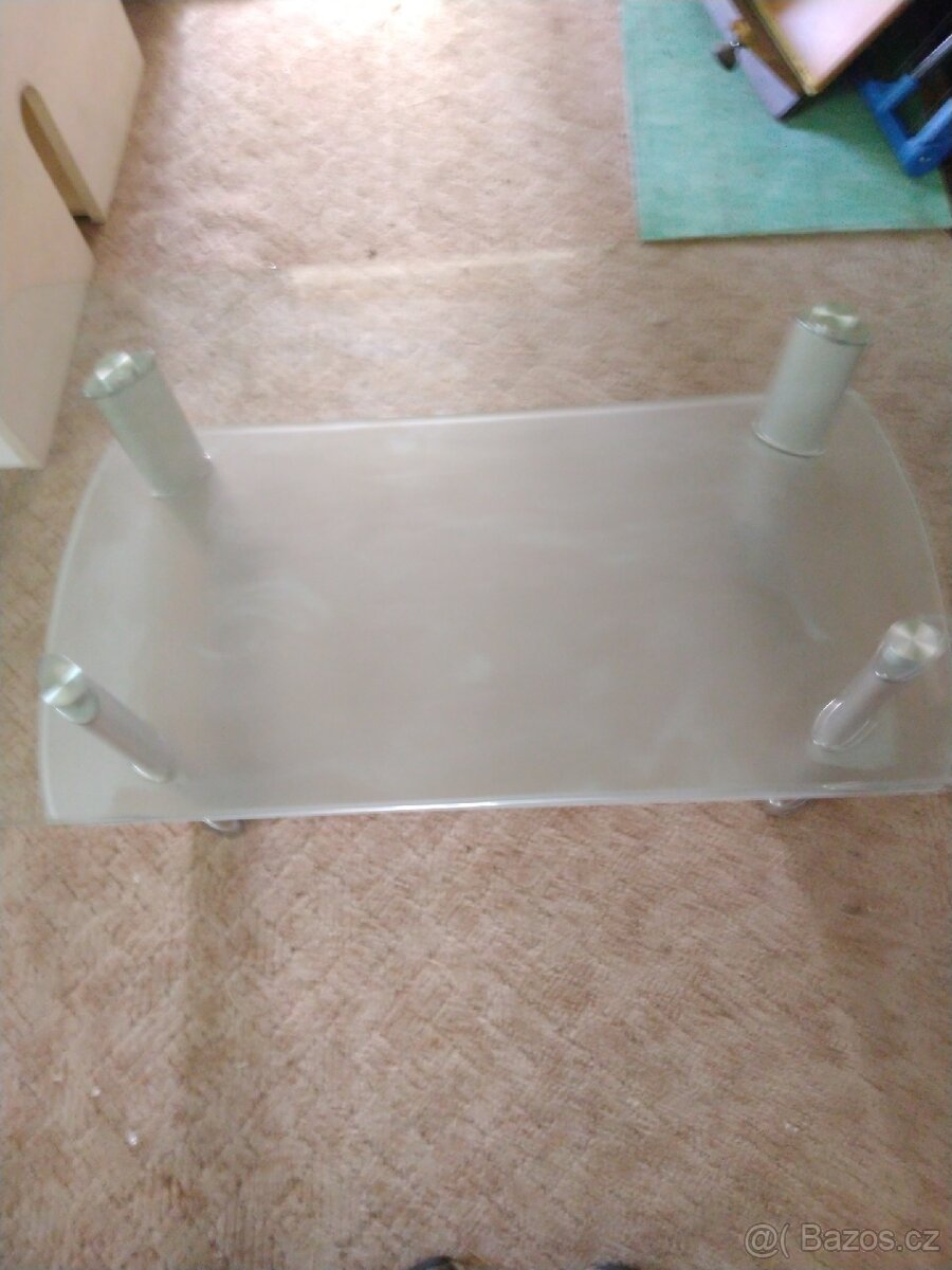 Konferenční skleněný stolek