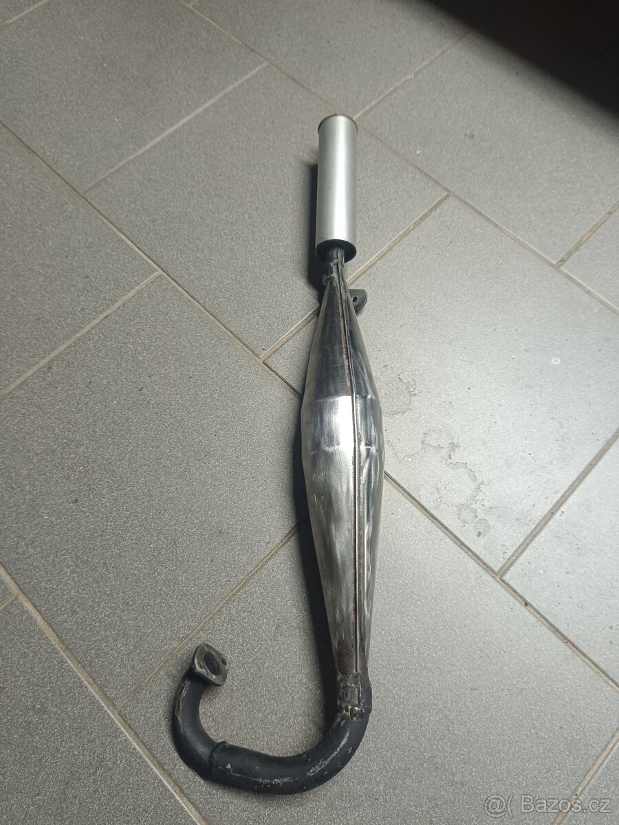 Výfuk na blata 50