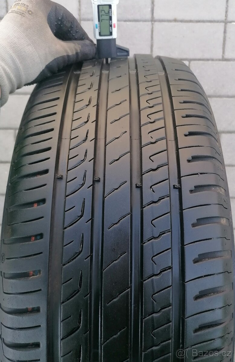 215/55 R17 - 3x letní Barum 8mm