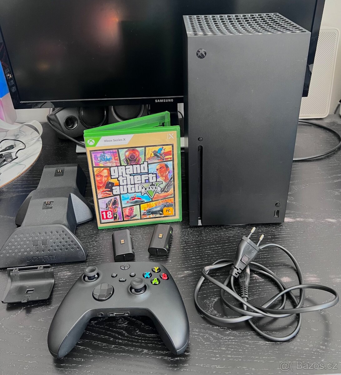 Xbox Series X s mechanikou + GTA V XSX verze a příslušenství