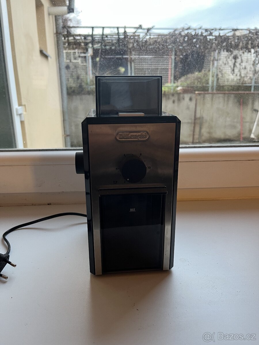Mlýnek na kávu DeLonghi KG 89