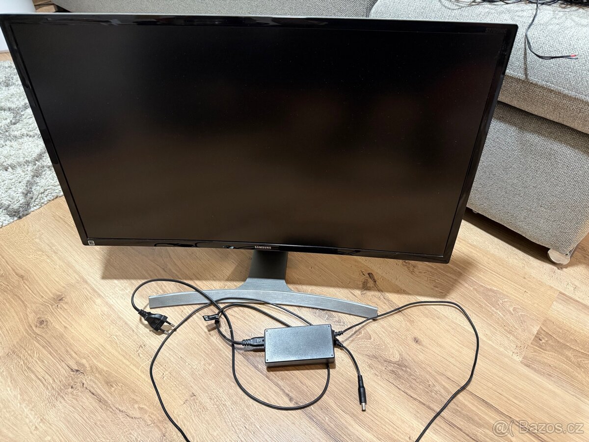 Monitor LCD 27” plně funkční