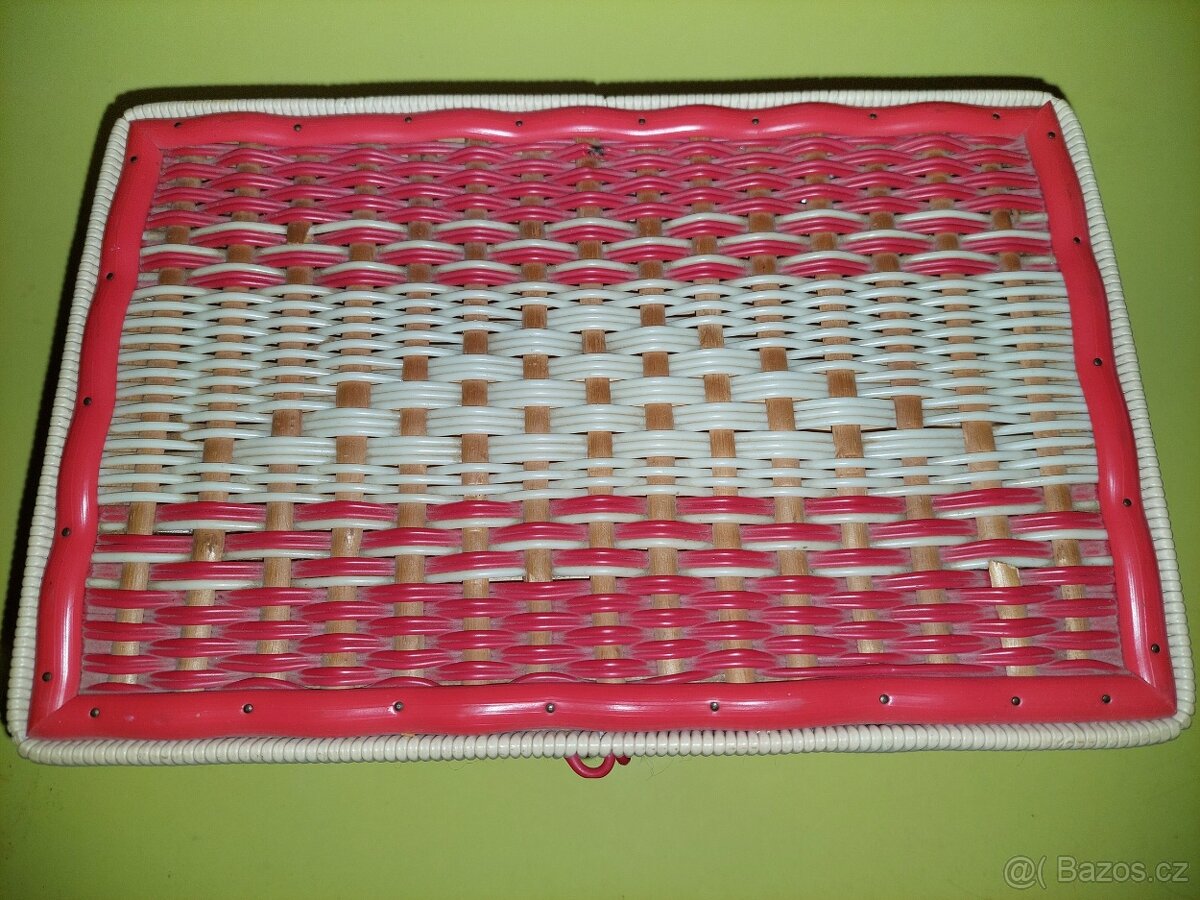 Prodám RETRO košík na šiti.
