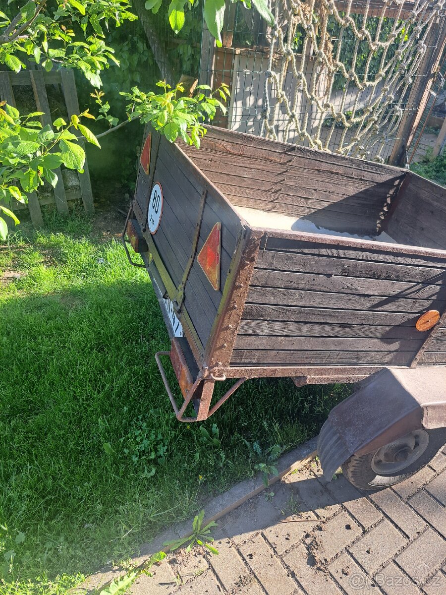 Přívěsný vozík za auto