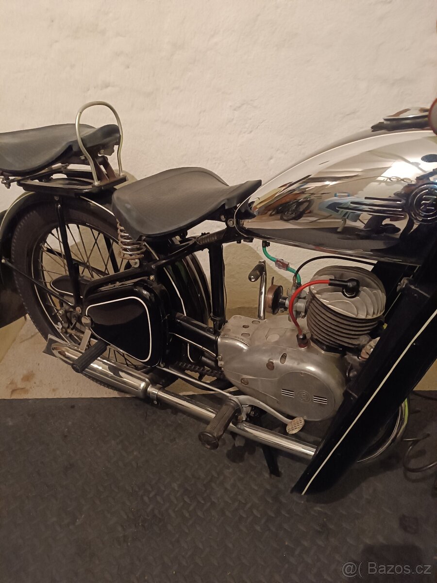 ČZ 125T