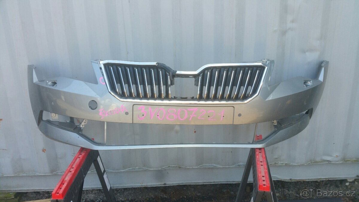 Prodám lehce prasklý nárazník Superb 3V0807221