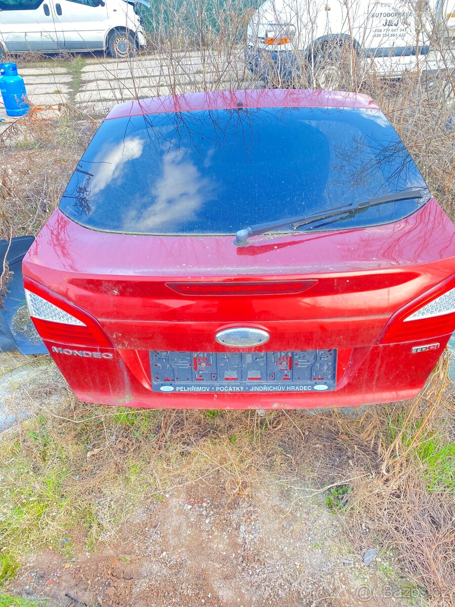 Zadní dveře kufr Ford Mondeo sedan Mk4