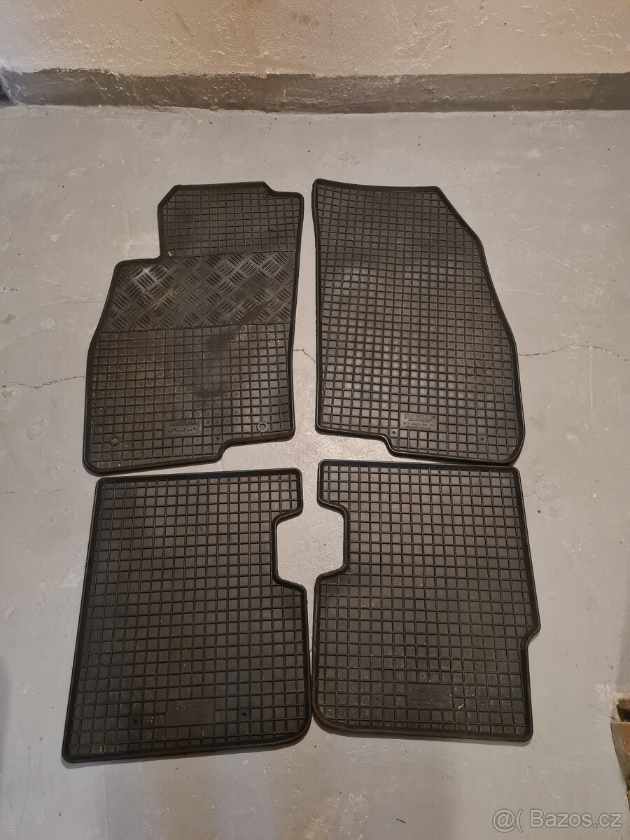 Fiat Grande Punto 2008 Gumové koberce - použité