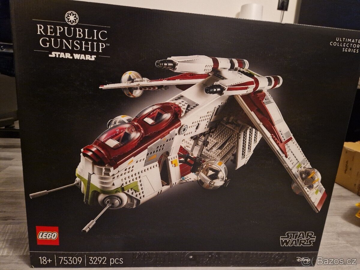 Lego Star Wars UCS Válečná loď republiky (75309)