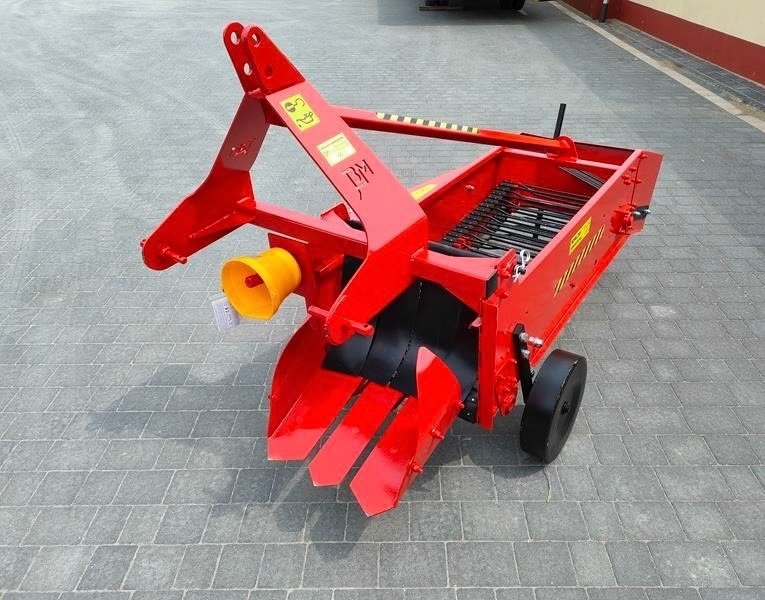 Vyoravač brambor na traktor