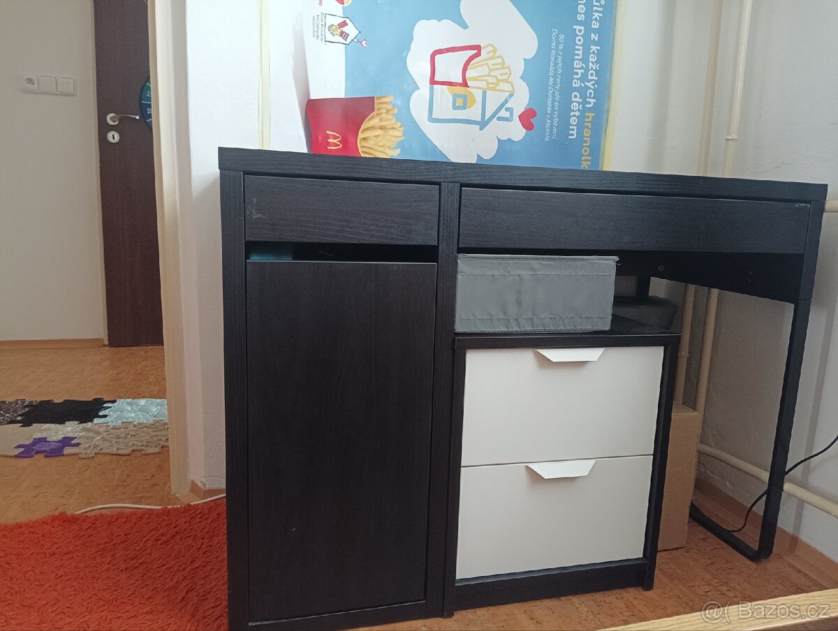 Psací stůl IKEA