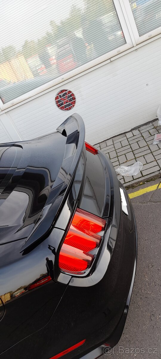 Zadní křídlo Ford Mustang - nové, černý lesklý spoiler
