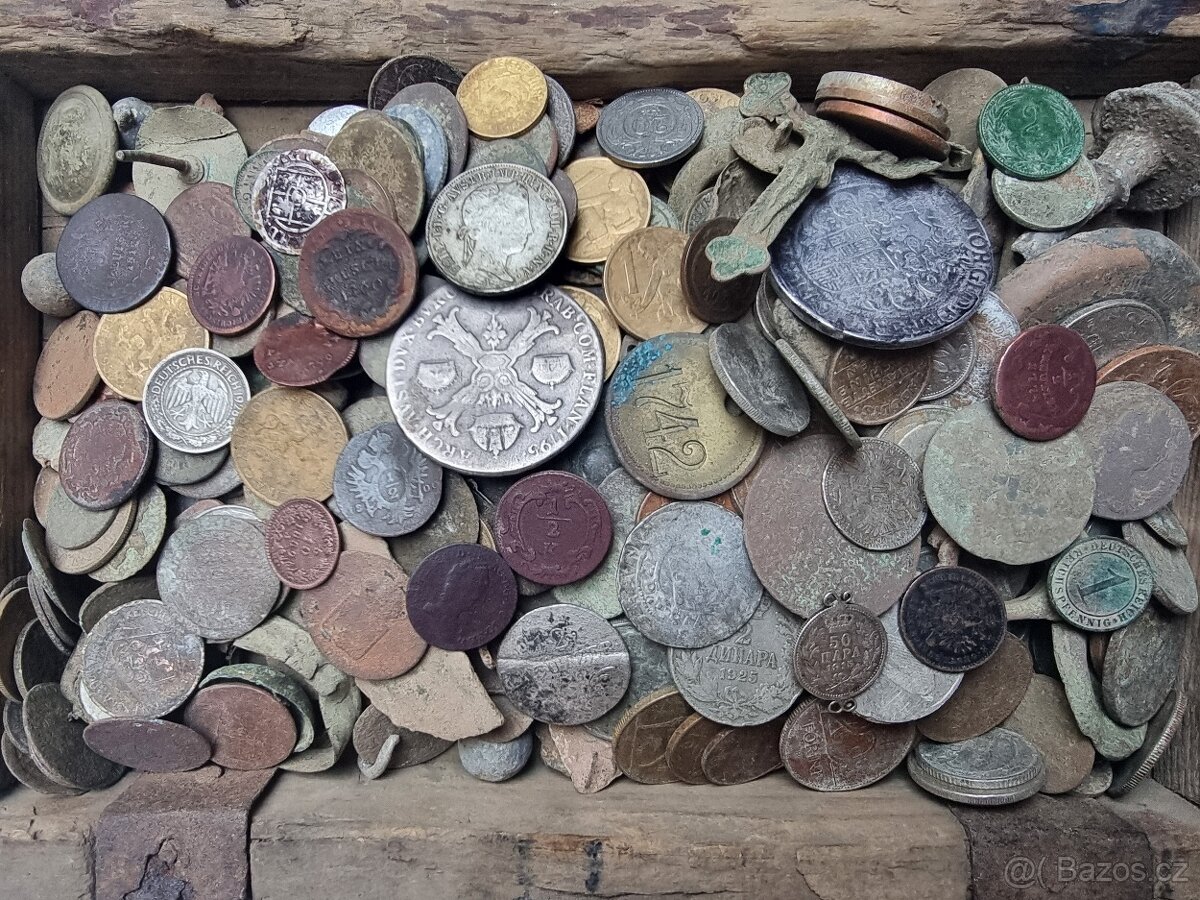 Staré mince a drobné artefakty