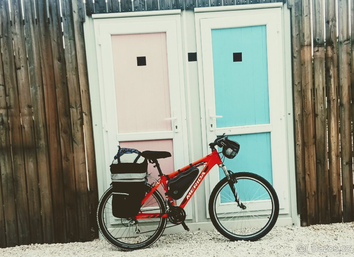 CYKLOBRAŠNY S PLÁŠTĚNKOU