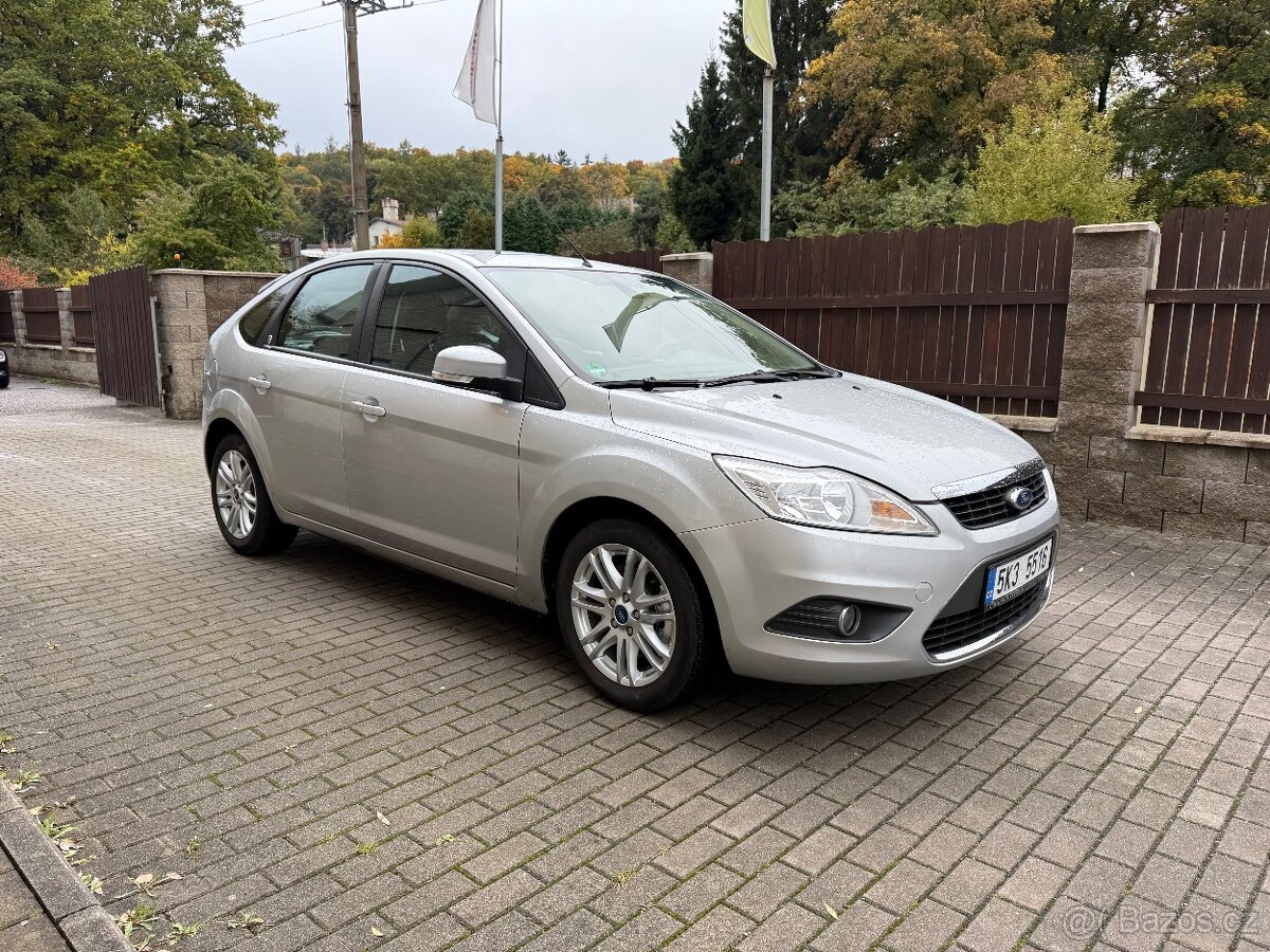 FORD FOCUS II 2,0i 107kW GHIA KŮŽE,STK,HATCHBACK