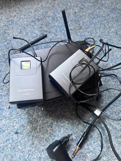 2x bodypack + receiver Sennheiser SK20 + EM10