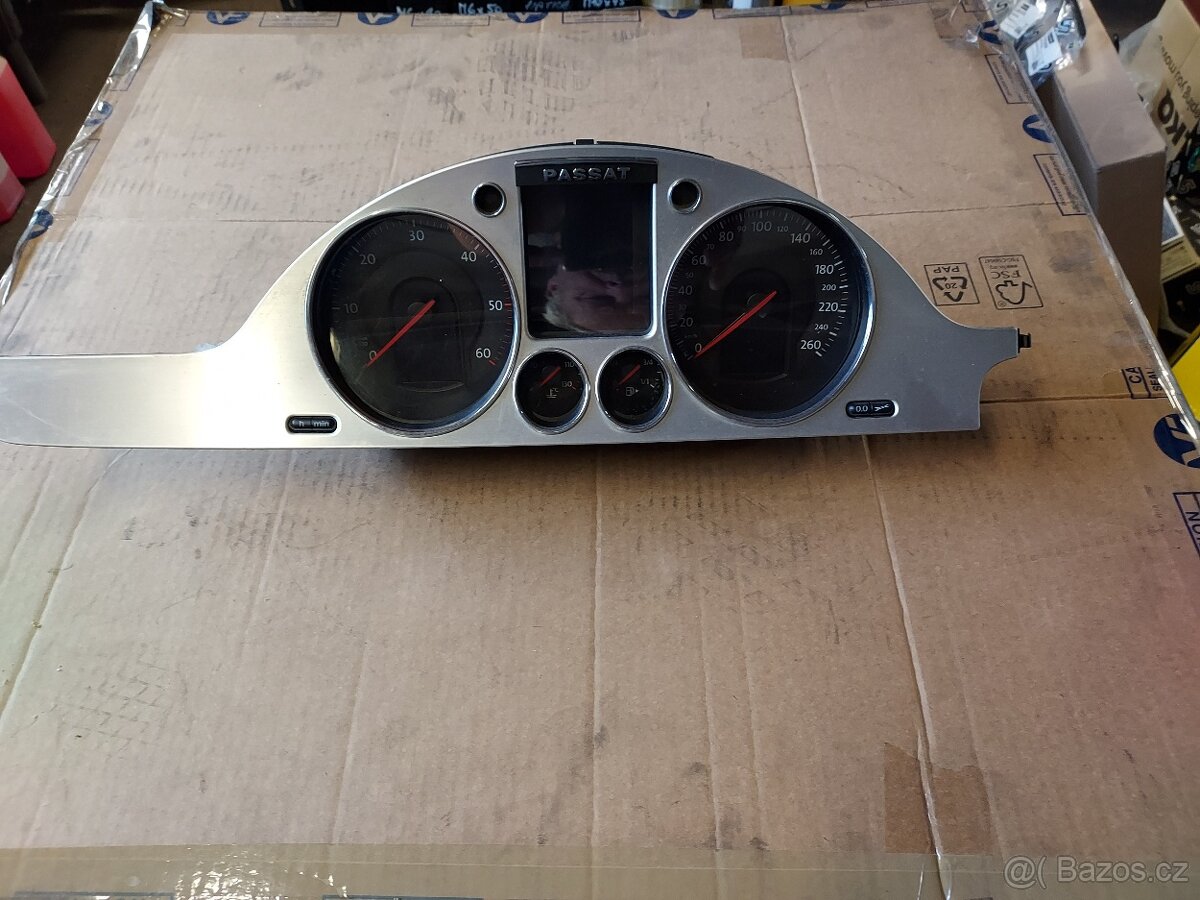 tachometr VW Passat B6