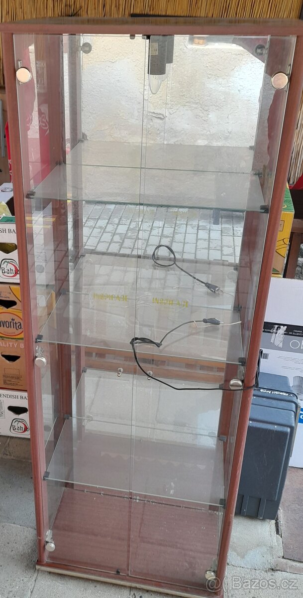 Prosklená vitrína - rezervováno