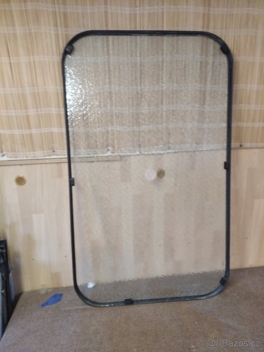 Skleněná deska na stůl