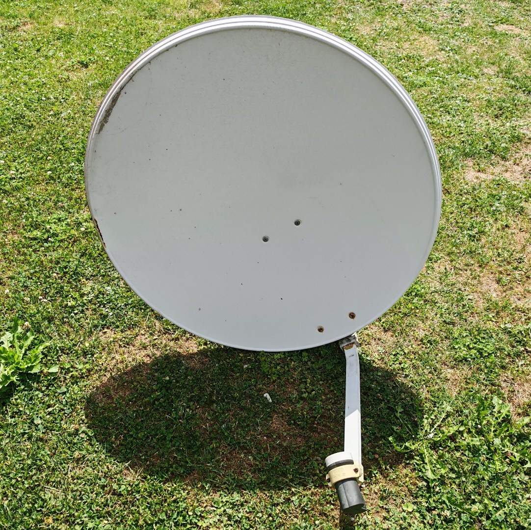 Satelitní parabola 80cm s držákem