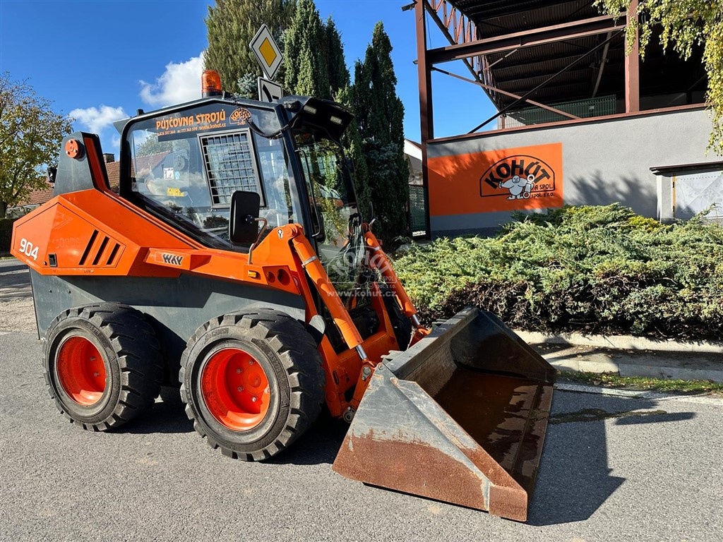smykem řízený nakladač LOCUST 904 speed+
