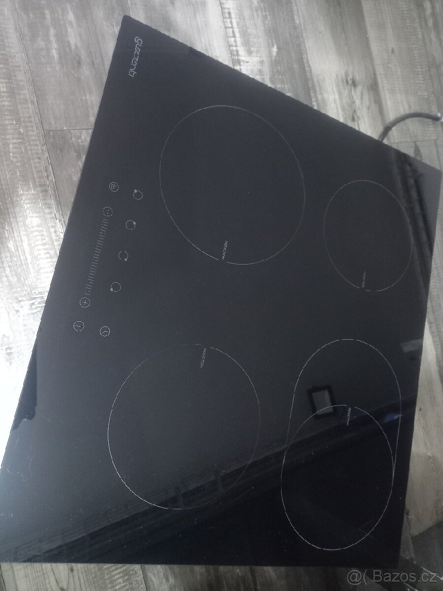 Indukční deska Guzzanti - fungují 3 ze 4 plotýnek