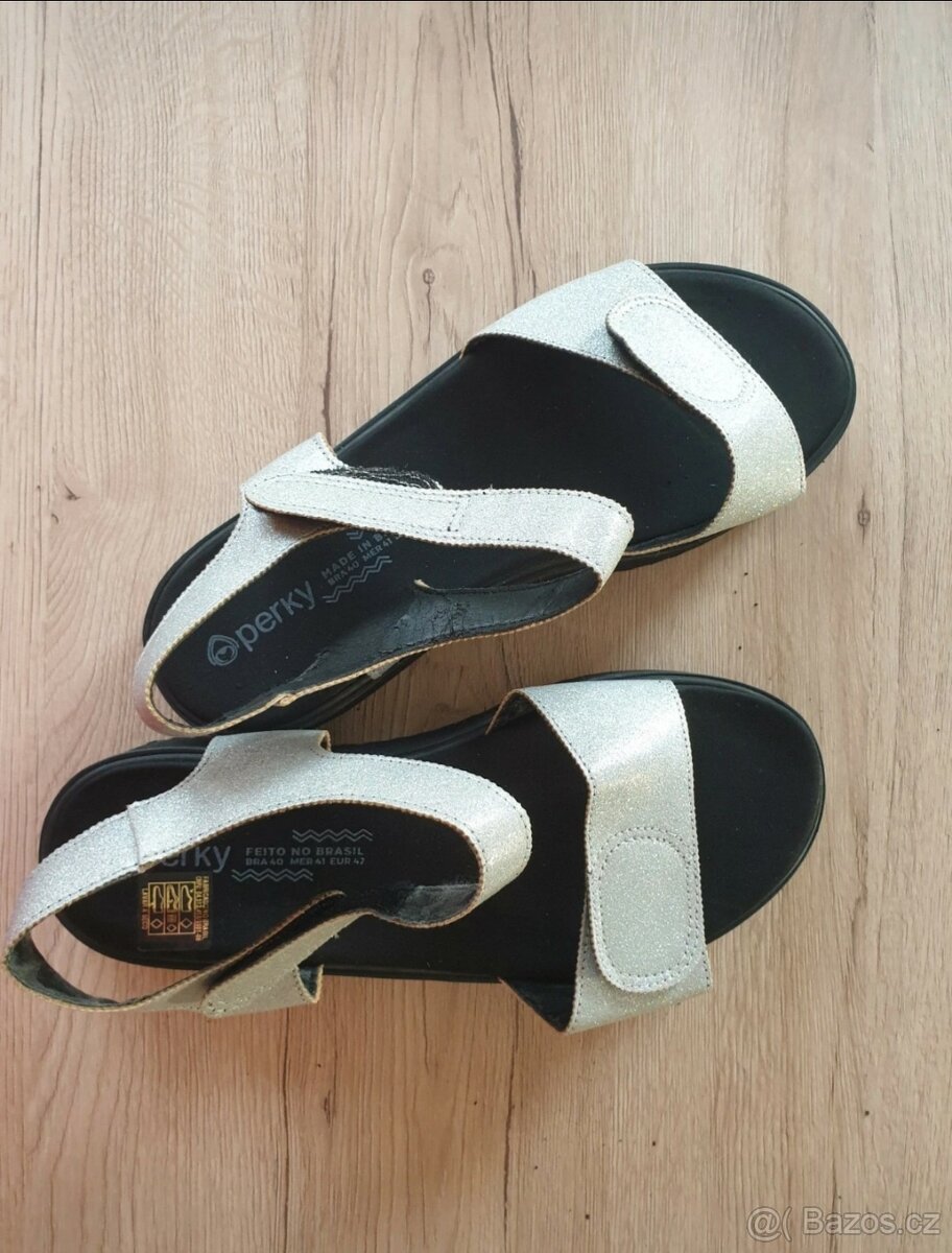 Stříbrné sandály na platformě zn.Perky