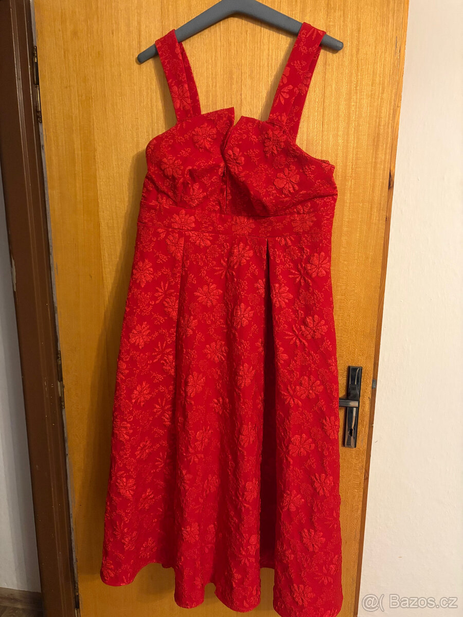 Společenské šaty červené velikost 2XL