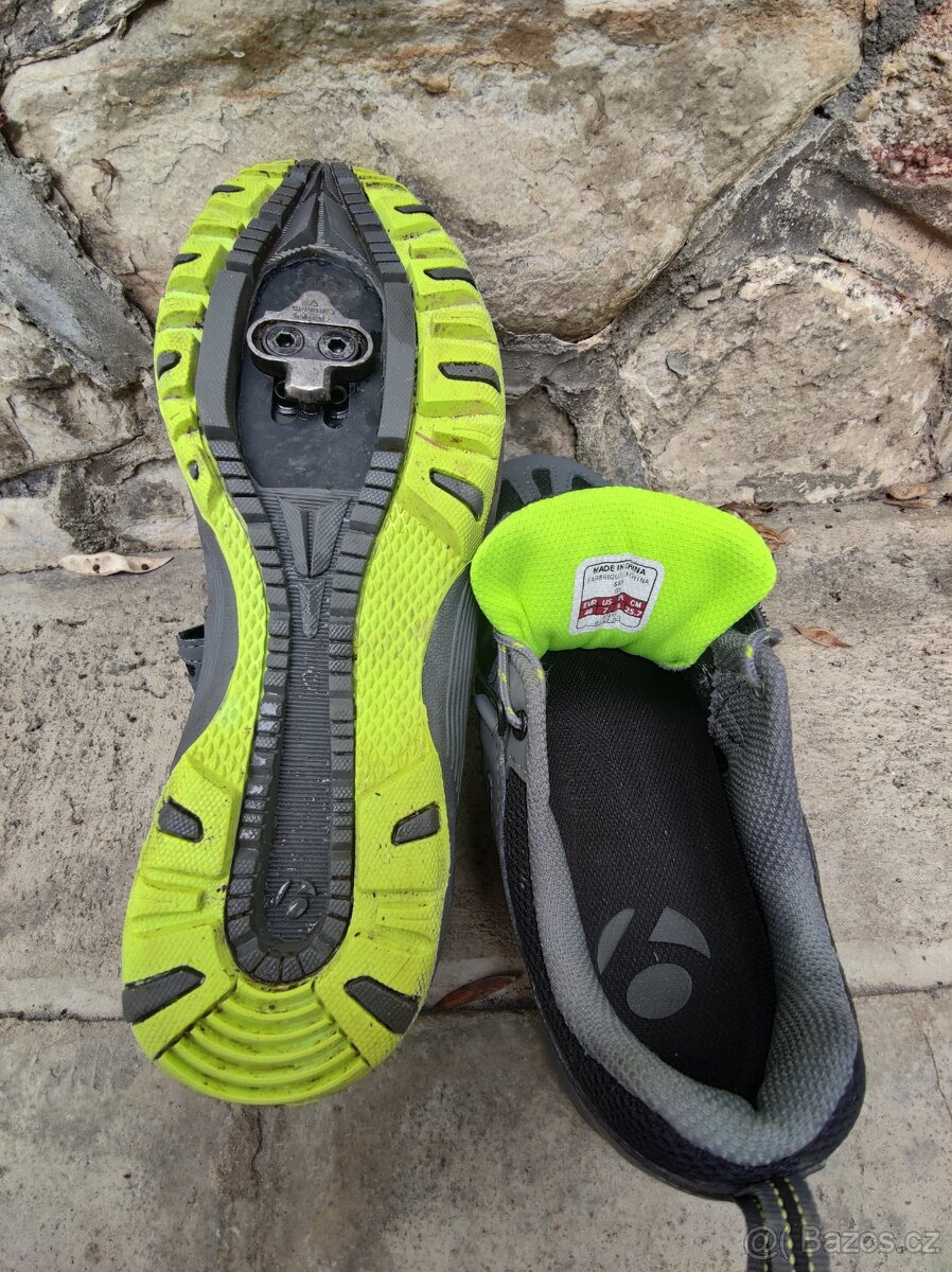 Cyklistické boty s nášlapy