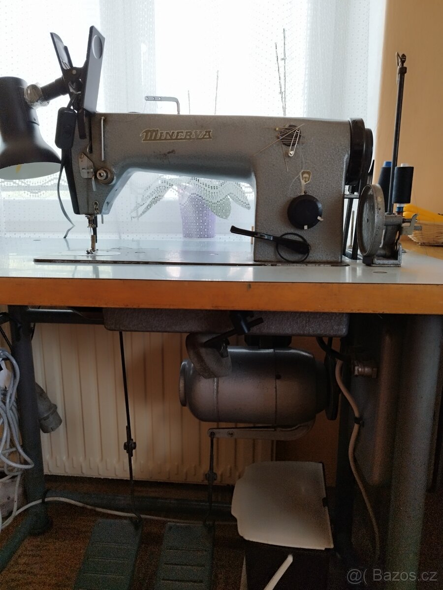 Průmyslový šicí stroj