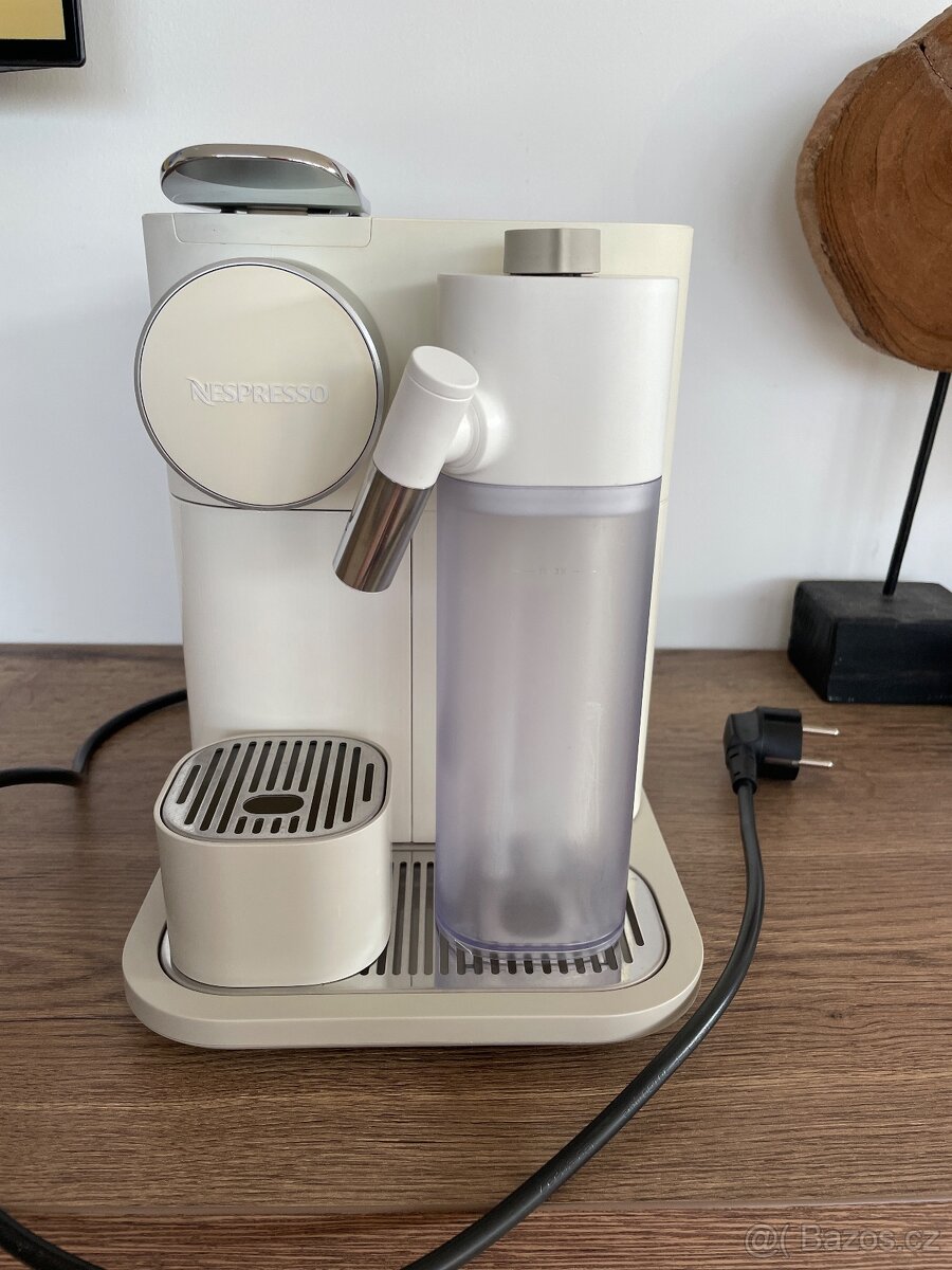 Kávovar DēLonghi Nespresso Gran Lattissima White
