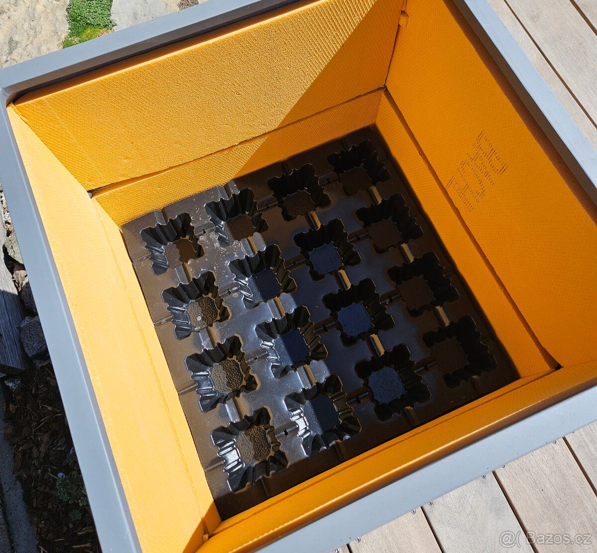 Materiál pro přípravu venkovního květináče na výsadbu