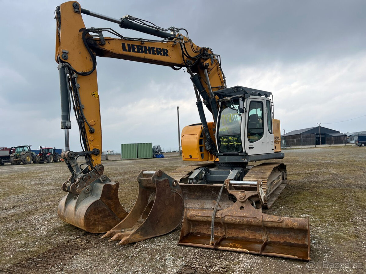 Pásové rýpadlo LIEBHERR R 924 COMPACT LITRONIC,ROK 2013