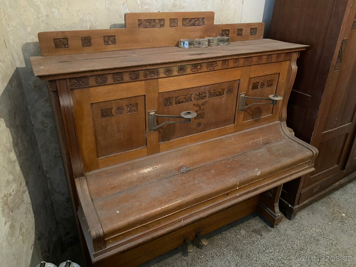 Staré piano