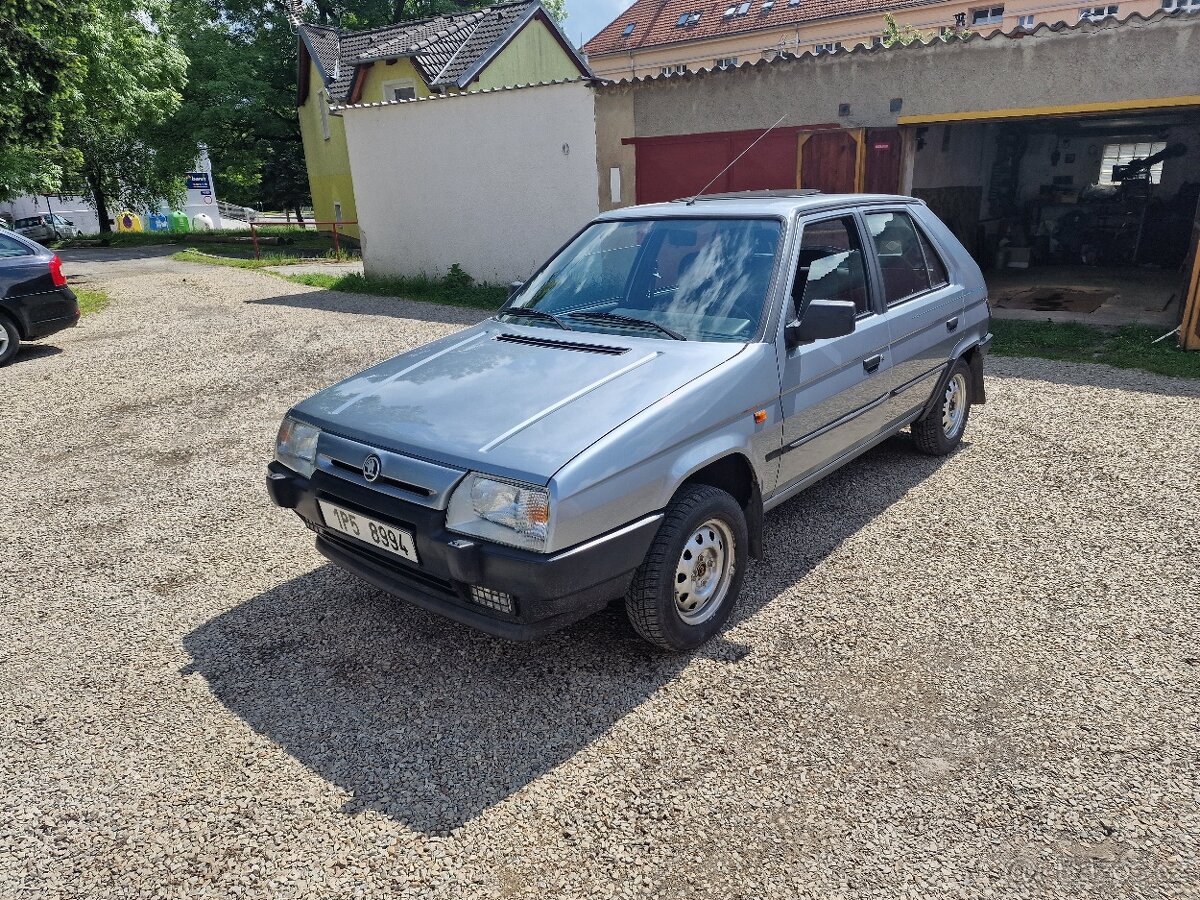ŠKODA 135 GLXI FAVORIT Silver Line