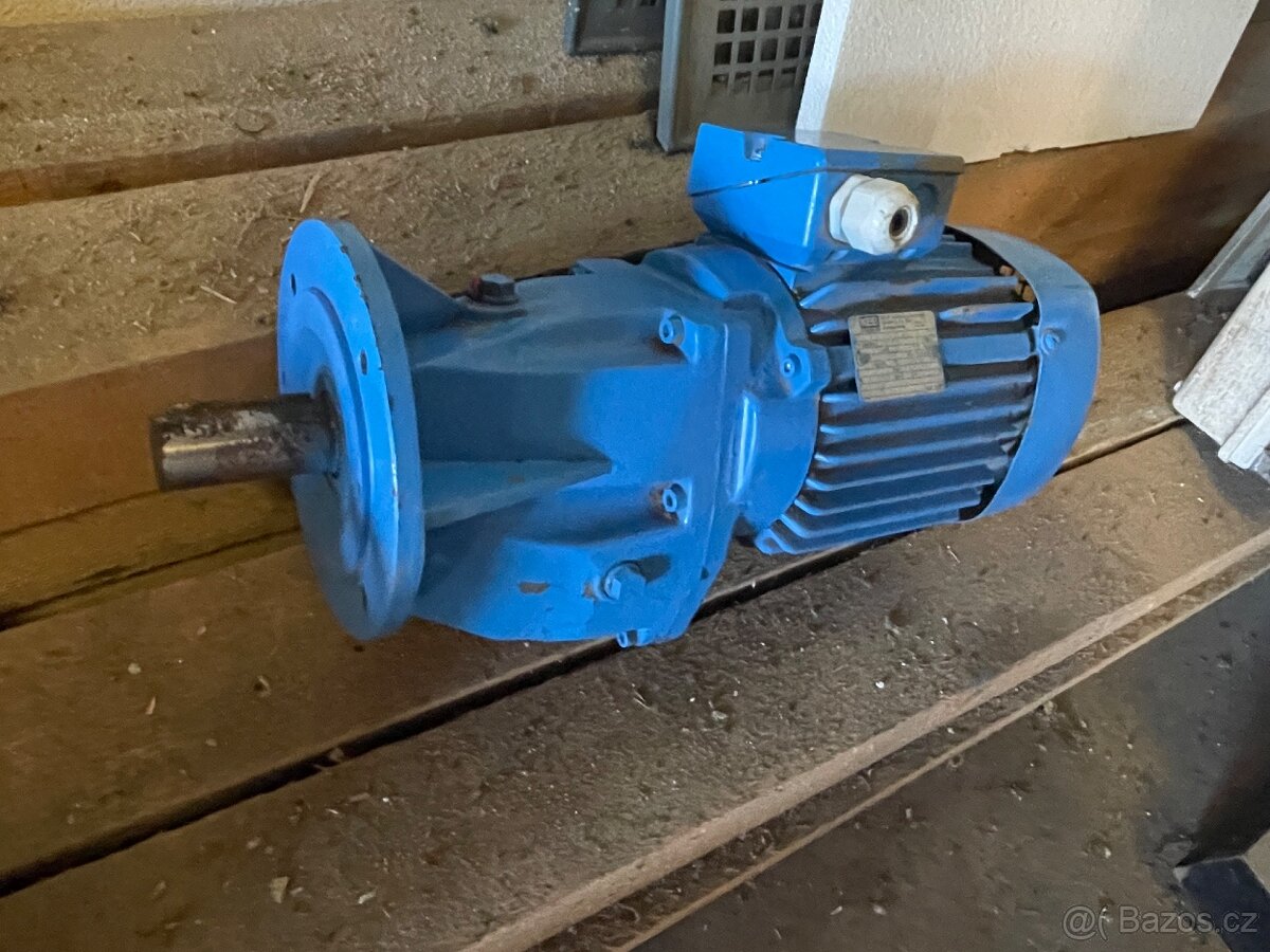 Elektromotor s převodovkou
