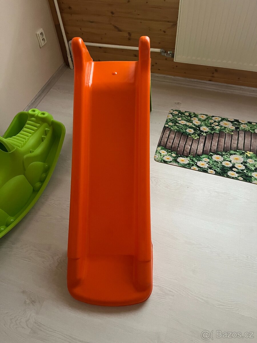 Skluzavka a houpačka