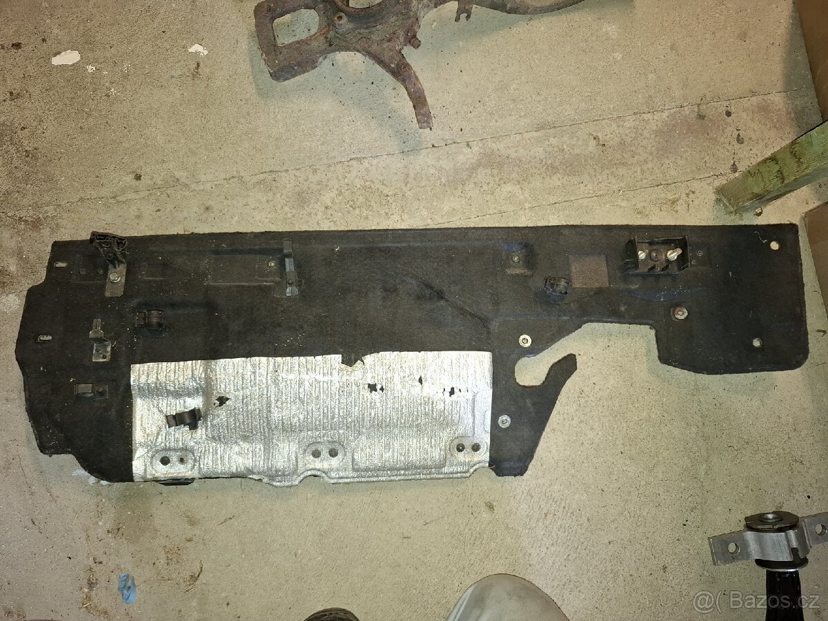 Stěna za motor alfa romeo 166