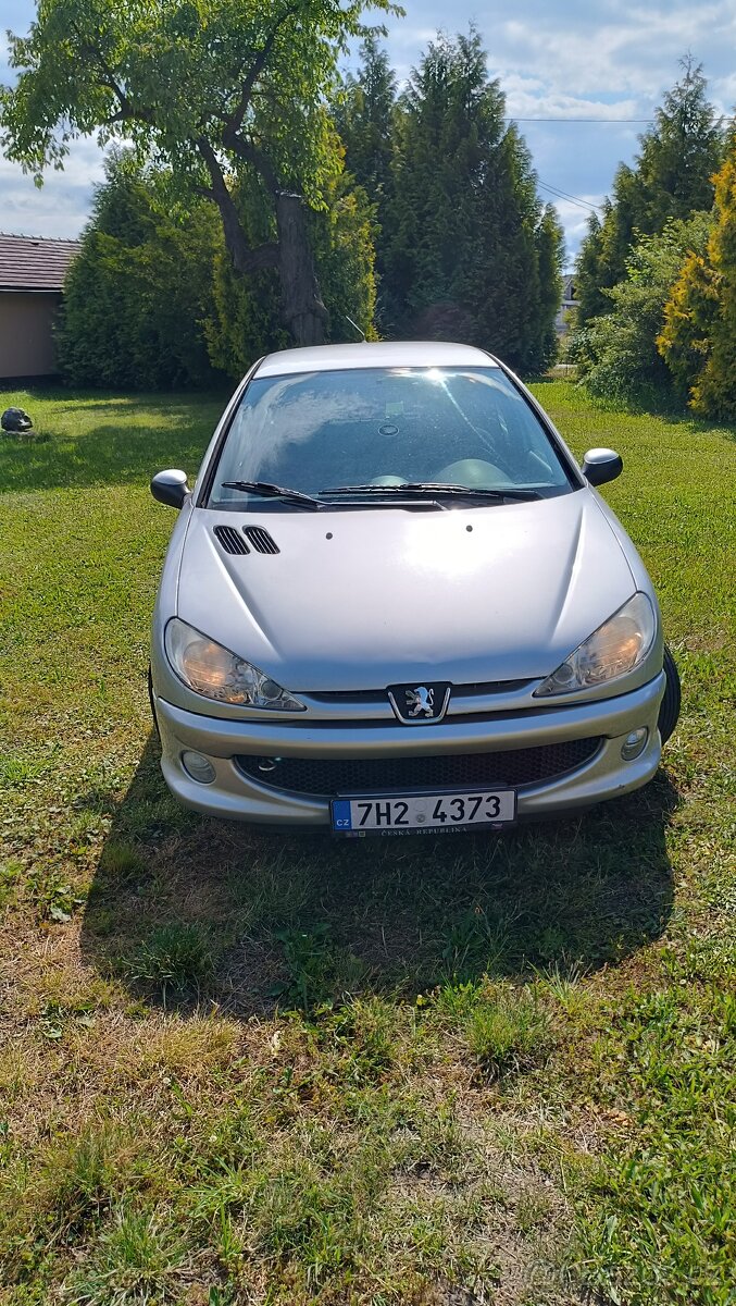 Podám Peugeot 206