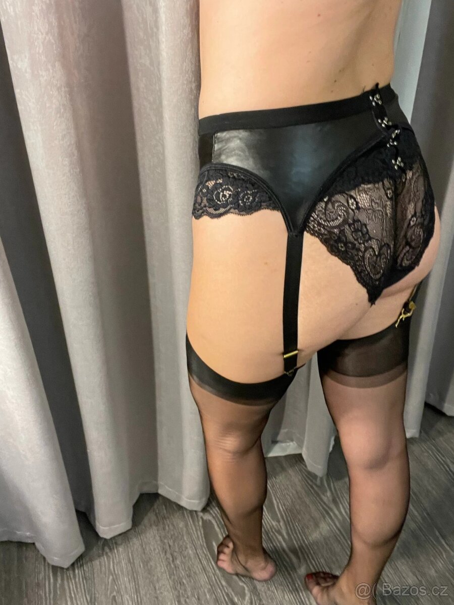 Nylonové punčochy k podvazkům