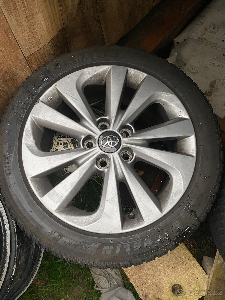 Alu kola 17” 5x114,3 Toyota a zimní pneu 215/50/R17