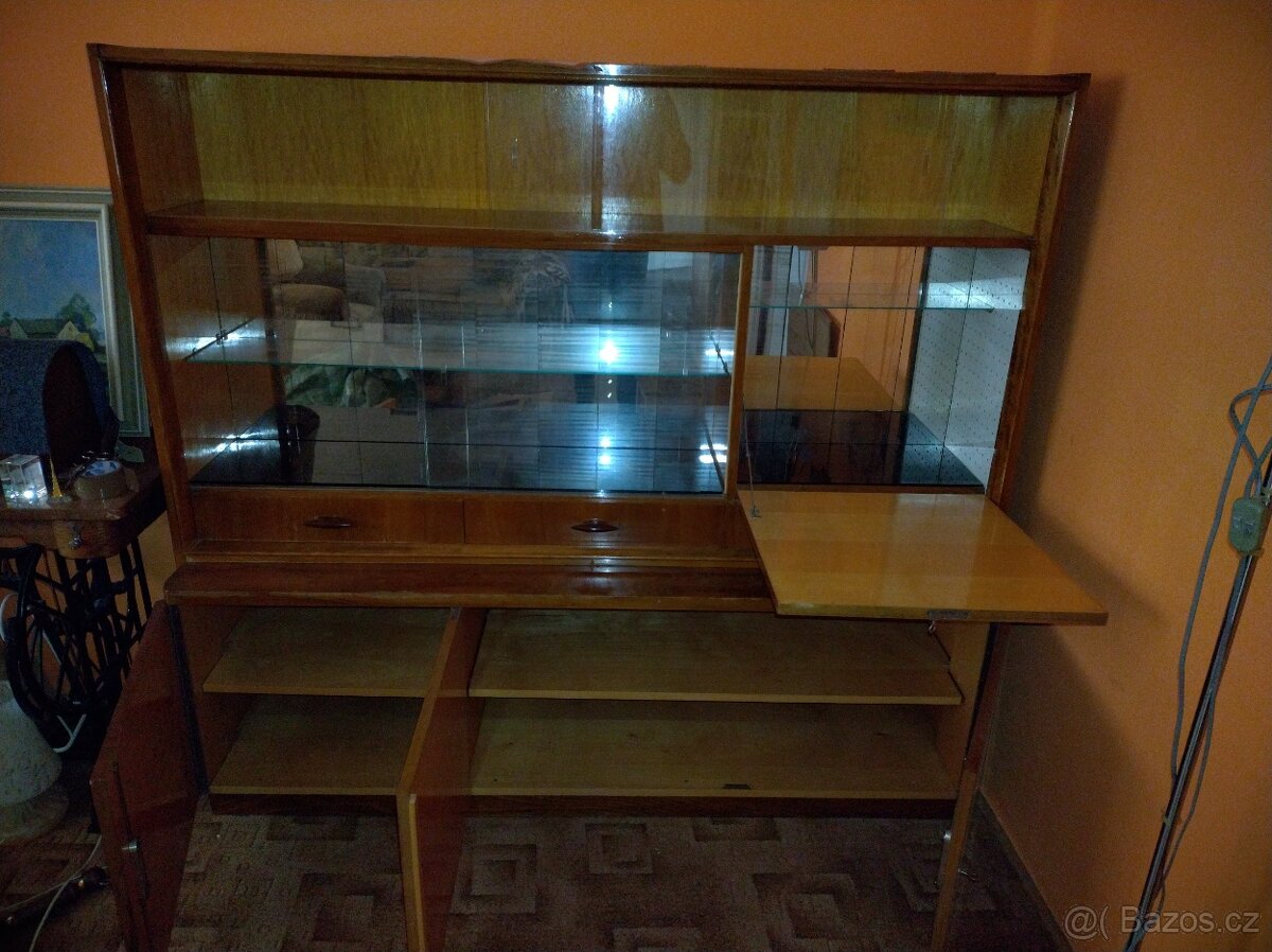 Stará obývací stěna