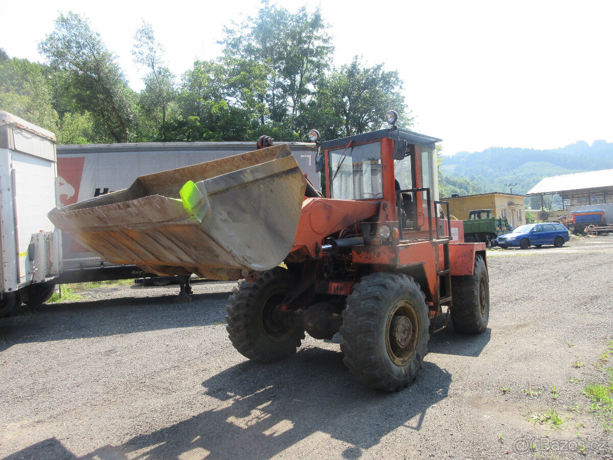 NAKLADAČ ZTS UNK 320 - NAKLADAČ ZTS UNK 320 -