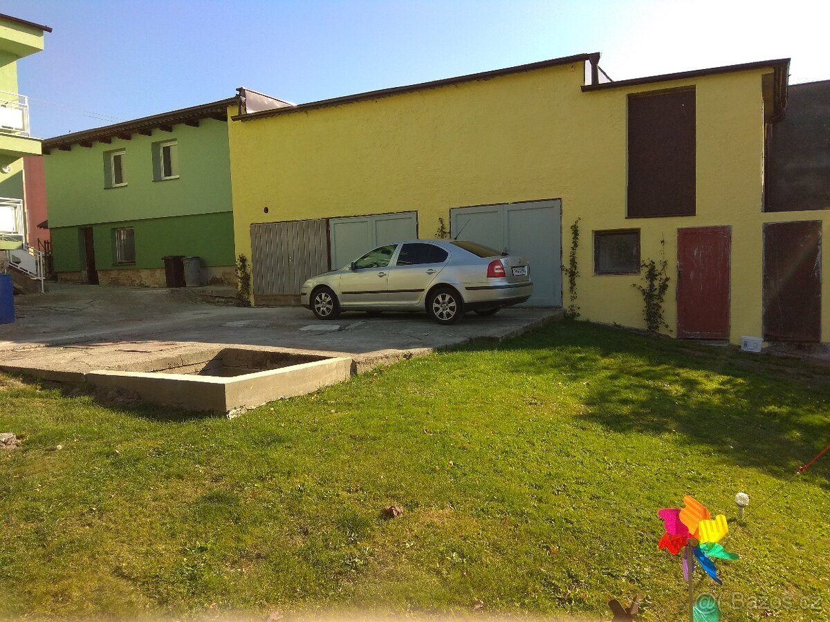 Plechové garážové vrata