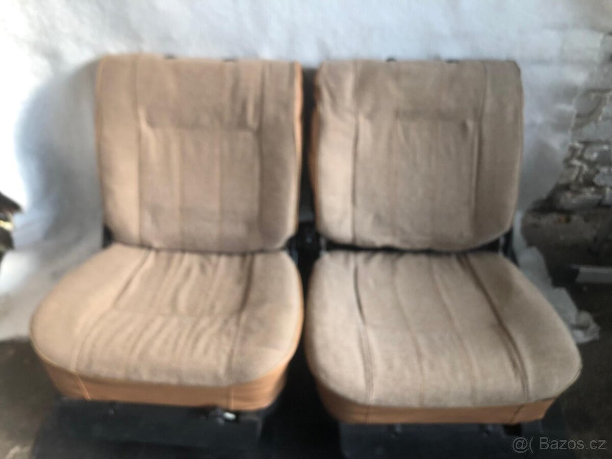 GAZ 24 sedačky