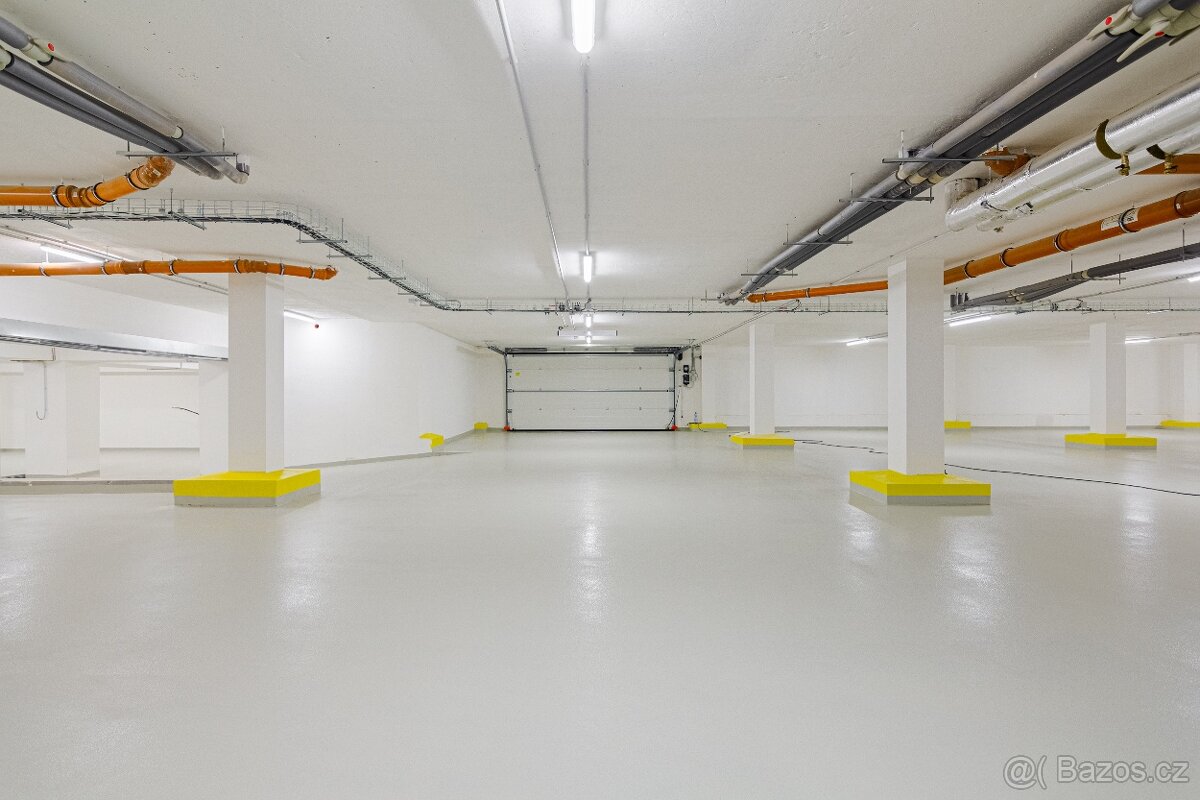Pronájem garážového stání 15 m² Arménská, Kladno, Kročehlavy